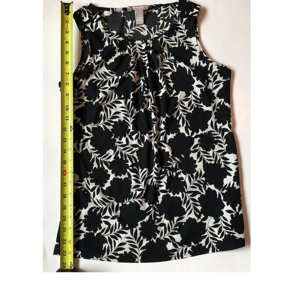 Banana Republic, Black & White, Sleeveless, flowy top, w/ floral print, Sz: S - Picture 7 of 7